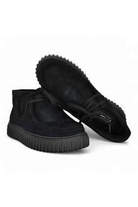 Polacco uomo in camoscio colore nero. CLARKS | TORHILL HI U-BLACK SDE